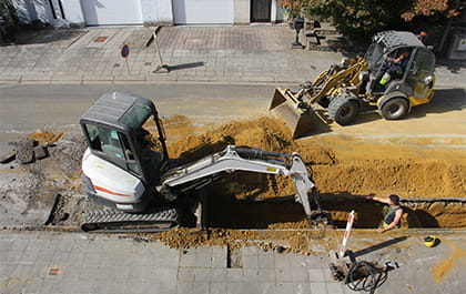 Bagger bei Erdarbeiten
